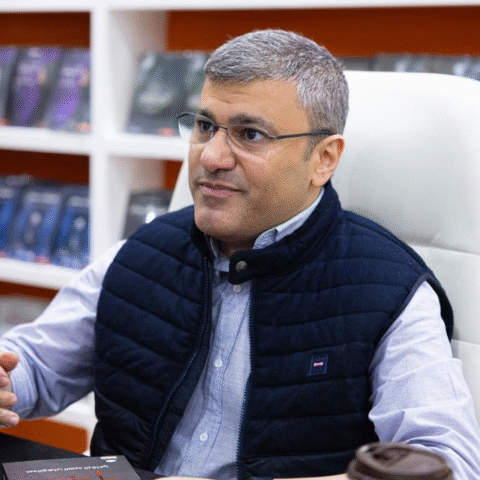 من هو الكاتب عبدالوهاب الرفاعي؟