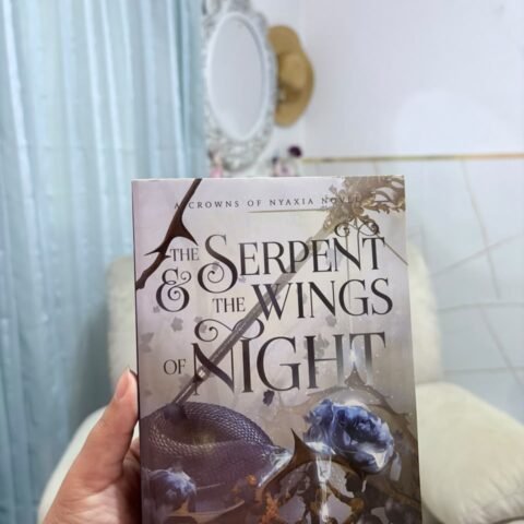 The Serpent and the Wings of Night - Carissa Broadbent