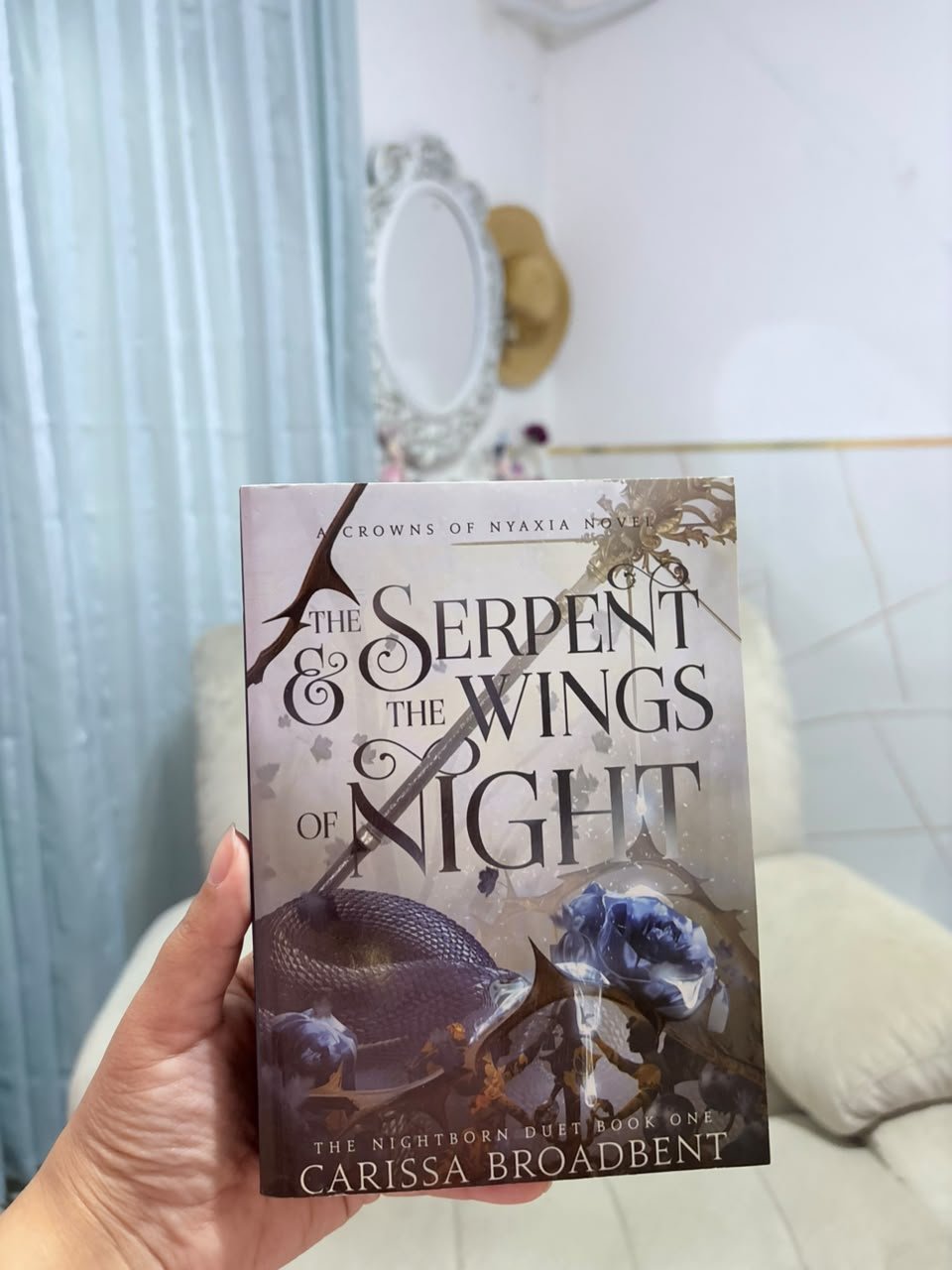 The Serpent and the Wings of Night - Carissa Broadbent